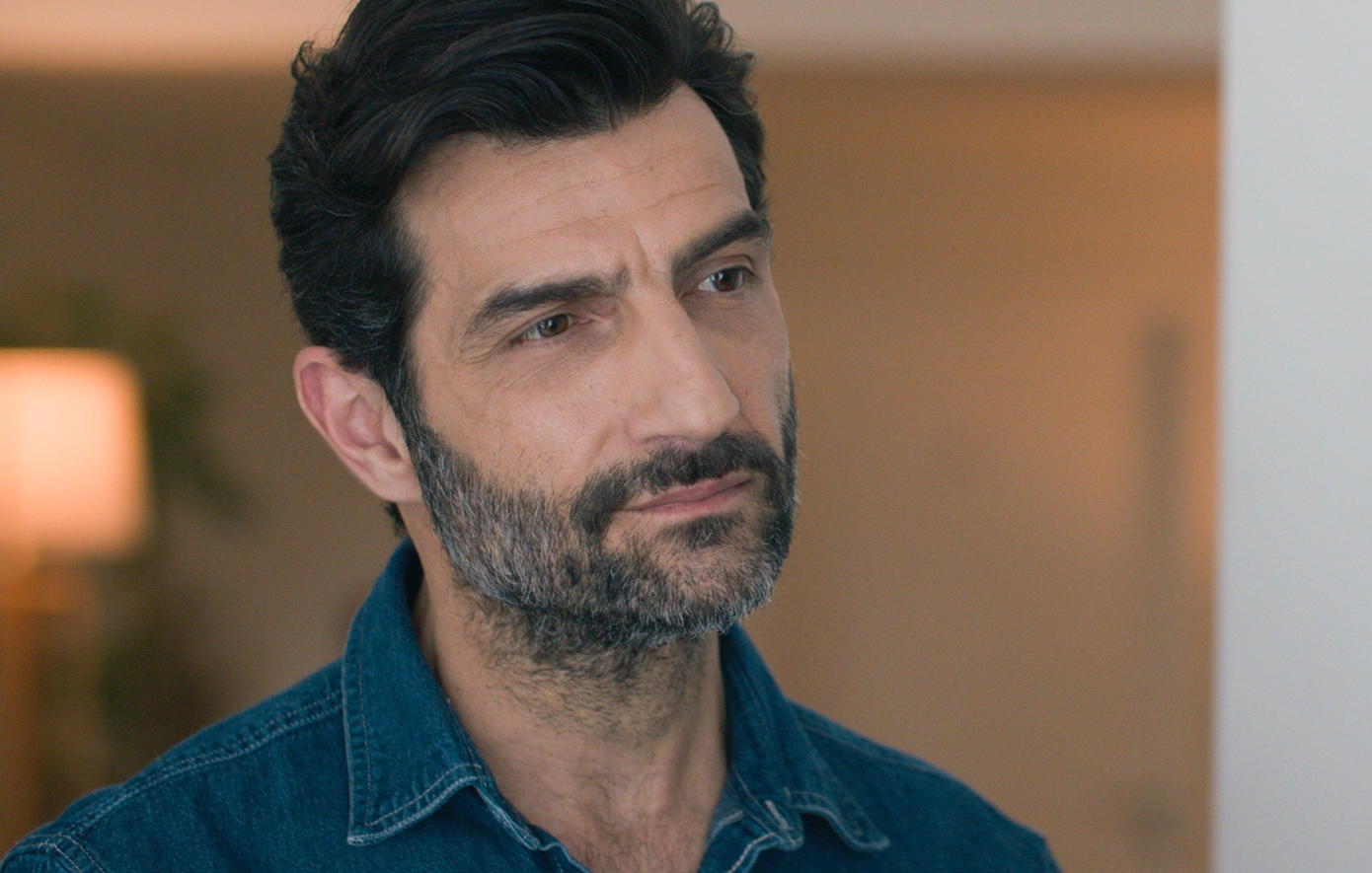 Η Μαρίνα εισβάλλει στο σπίτι του Άγη και της Μάγιας σε έξαλλη κατάσταση