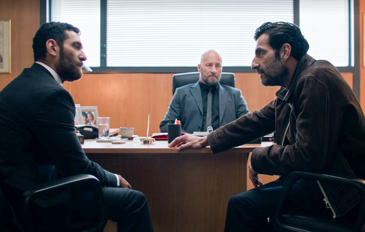 Μετά την απρόσμενη κίνηση του Άγη να τη φιλήσει, η Μαρίνα τσακώνεται μαζί του, αλλά εκείνος εξακολουθεί να συμπεριφέρεται προκλητικά και επίμονα.