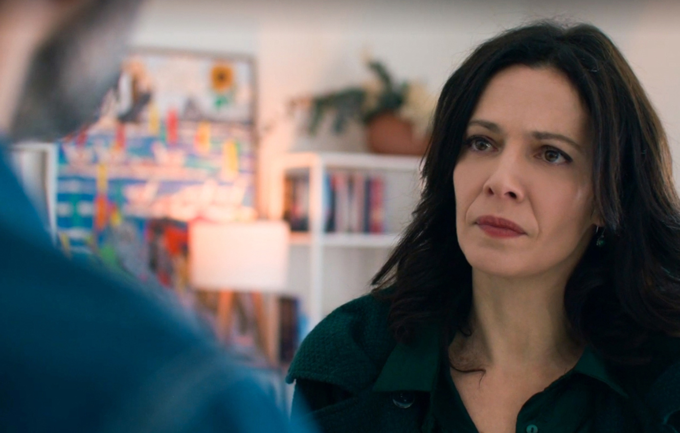 Η Μαρίνα εισβάλλει στο σπίτι του Άγη και της Μάγιας σε έξαλλη κατάσταση