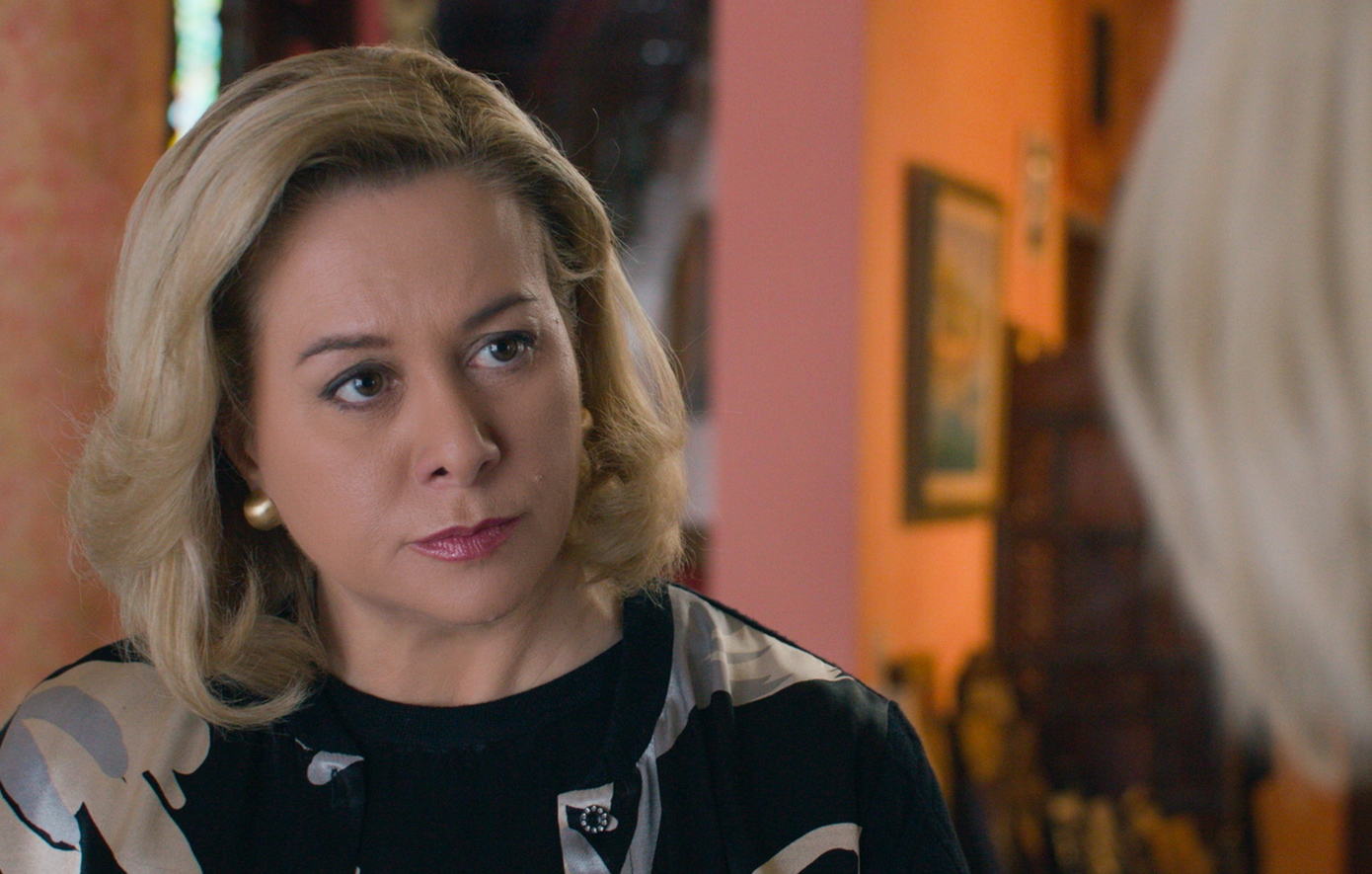 Η Μαρίνα εισβάλλει στο σπίτι του Άγη και της Μάγιας σε έξαλλη κατάσταση