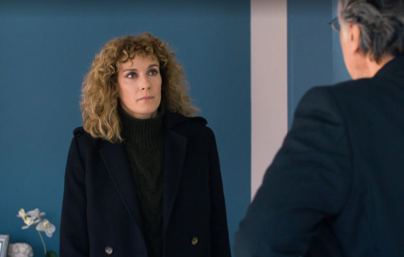 Η Μαρίνα εισβάλλει στο σπίτι του Άγη και της Μάγιας σε έξαλλη κατάσταση