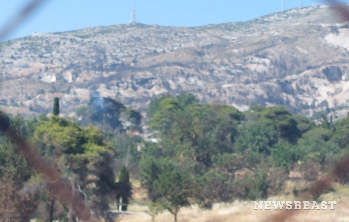 Φωτιά σε δασική έκταση κοντά στη Μονή Πεντέλης &#8211; Επιχειρούν τρία εναέρια μέσα