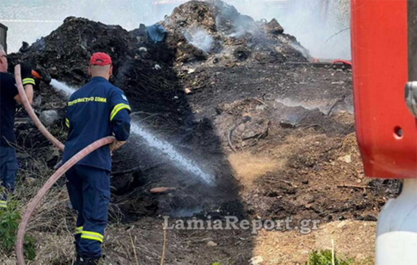 Φωτιά σε εγκαταλελειμμένες αποθήκες στη Λαμία &#8211; Ο καπνός έφτασε μέχρι το κέντρο της πόλης