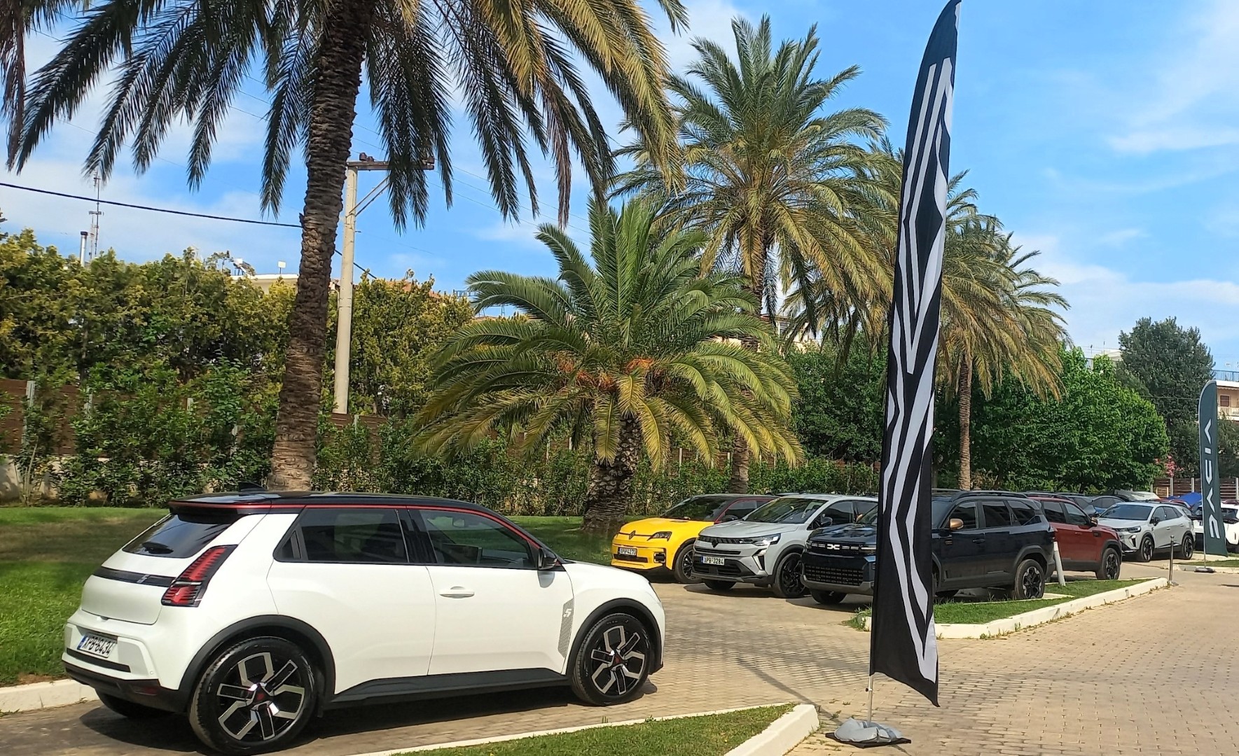 Renault και Dacia: Το δίκτυο πωλήσεων εκπαιδεύεται Renault και Dacia: Το δίκτυο πωλήσεων εκπαιδεύεται