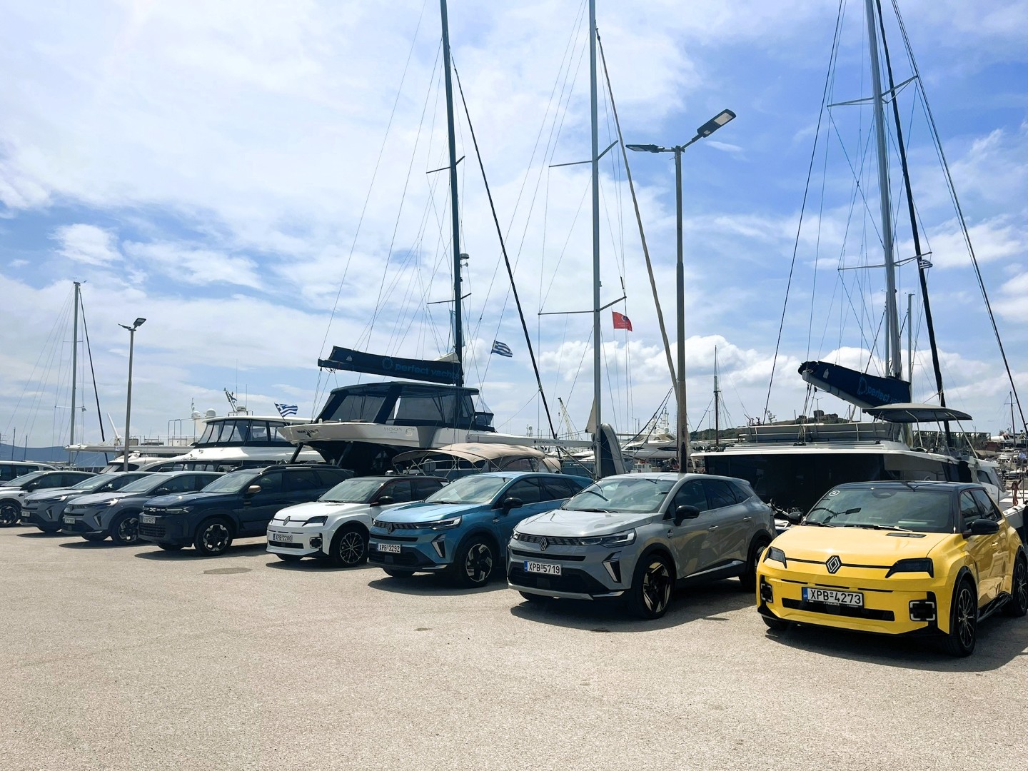 Renault και Dacia: Το δίκτυο πωλήσεων εκπαιδεύεται Renault και Dacia: Το δίκτυο πωλήσεων εκπαιδεύεται