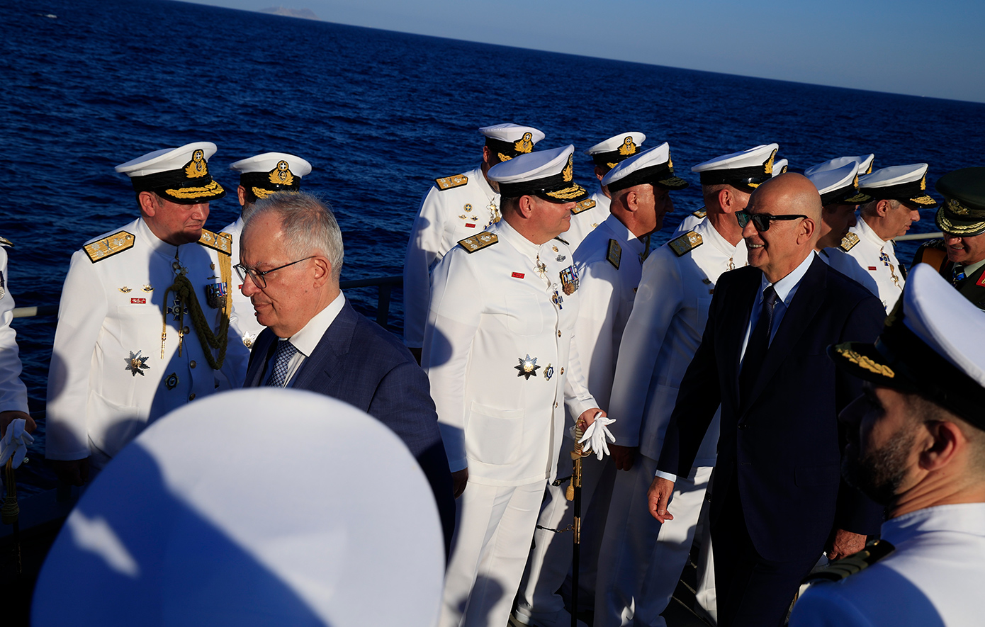 Στον Πειραιά ο Κωνσταντίνος Τασούλας και ο Νίκος Δένδιας για την επιθεώρηση του Στόλου