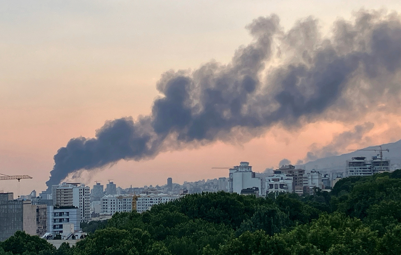 Εκρήξεις σε Τελ Αβίβ και Τεχεράνη &#8211; «Δεν γύρισα στις ΗΠΑ για την εκεχειρία, δεν έχει ιδέα ο Μακρόν», λέει ο Τραμπ: Οι εξελίξεις λεπτό προς λεπτό
