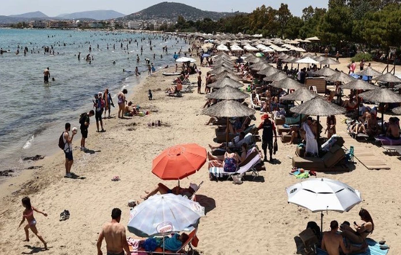 «Βούλιαξαν» οι παραλίες την Κυριακή &#8211; Με θερμοκρασίες «καύσωνα» ο καιρός του Αγίου Πνεύματος