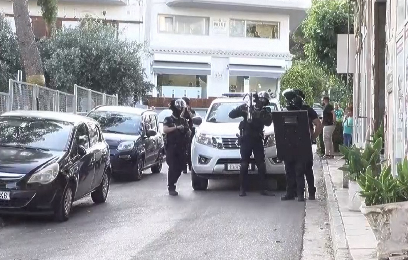 Μεγάλη επιχείρηση στην Πετρούπολη για τη σύλληψη του άνδρα που ξυλοκόπησε 46χρονη για την προτεραιότητα