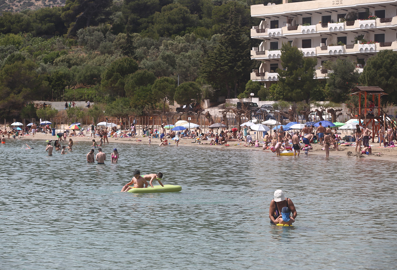 Σαρώνει τη χώρα ο καύσωνας: «Βράζει» η Πελοπόννησος &#8211; Πού καταγράφηκαν οι υψηλότερες θερμοκρασίες στην Αττική
