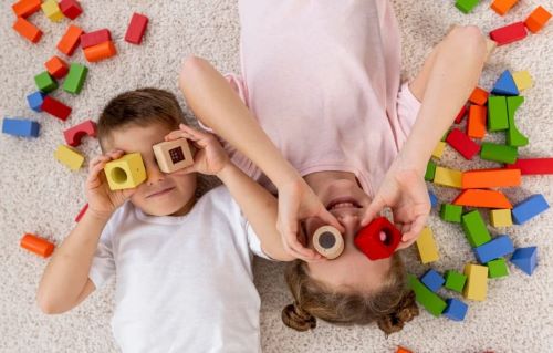 Πώς το παιχνίδι ενισχύει τη μάθηση και την ψυχική υγεία των παιδιών
