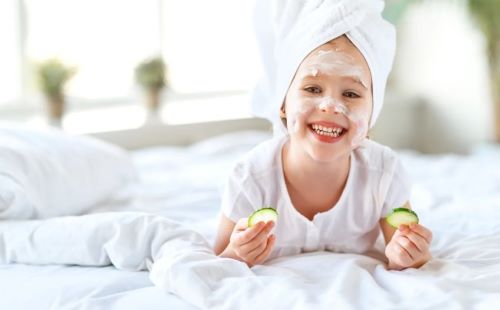 Skincare από το δημοτικό: Το TikTok βάζει τα παιδιά σε ρουτίνες που ίσως βλάπτουν το δέρμα τους