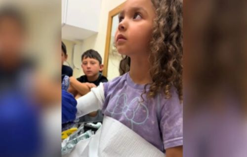 «Μαμά, έχω χέρι!»: Η συγκινητική αντίδραση 4χρονης που έγινε viral σε λίγα λεπτά