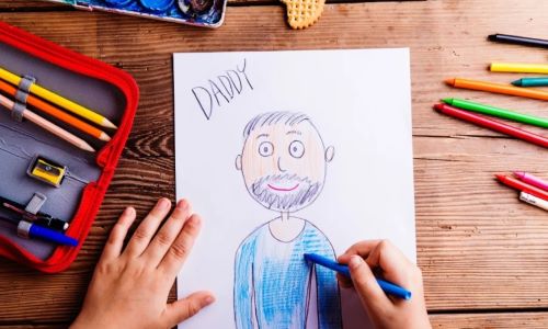 Όταν τα παιδιά ζωγράφισαν τους μπαμπάδες τους από μνήμης: Μια ιστορία γεμάτη αγάπη