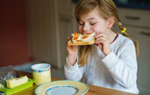 Πόση πρωτεΐνη χρειάζεται ένα παιδί; Η απάντηση θα σε εκπλήξει