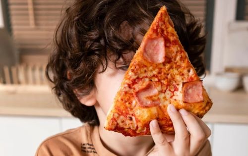 Εστιάτορας έδιωξε αυτιστικό παιδί και έγινε viral: Γιατί κάποιοι τη στηρίζουν;