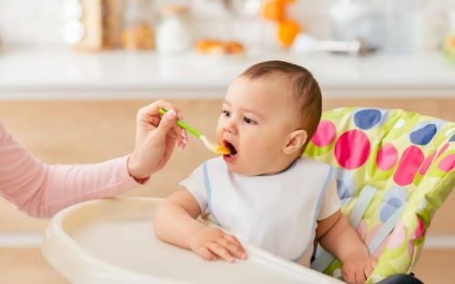 Baby led weaning: Όσα πρέπει να προσέχουν οι γονείς σύμφωνα με την παιδίατρο