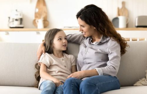 Μήπως οι viral συμβουλές ανατροφής κάνουν περισσότερο κακό παρά καλό;