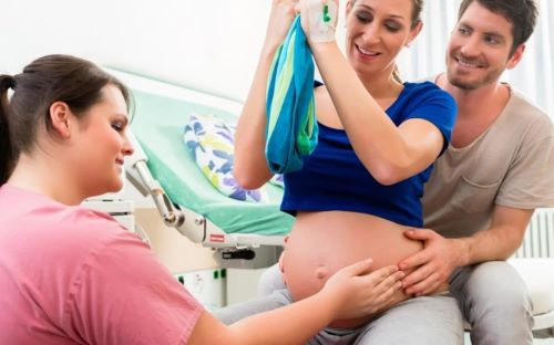 Πώς να στηρίξεις τη γυναίκα σου στον τοκετό: Ο ρόλος σου είναι πιο σημαντικός απ’ όσο νομίζεις
