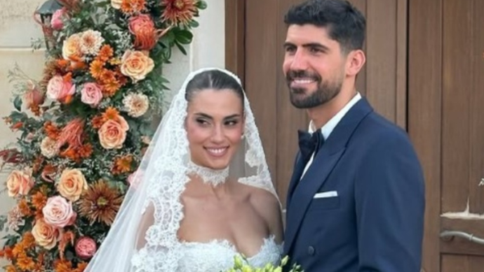 Παντρεύτηκε την εκλεκτή της καρδιάς του στην Κρήτη ο Ανδρέας Μπουχαλάκης