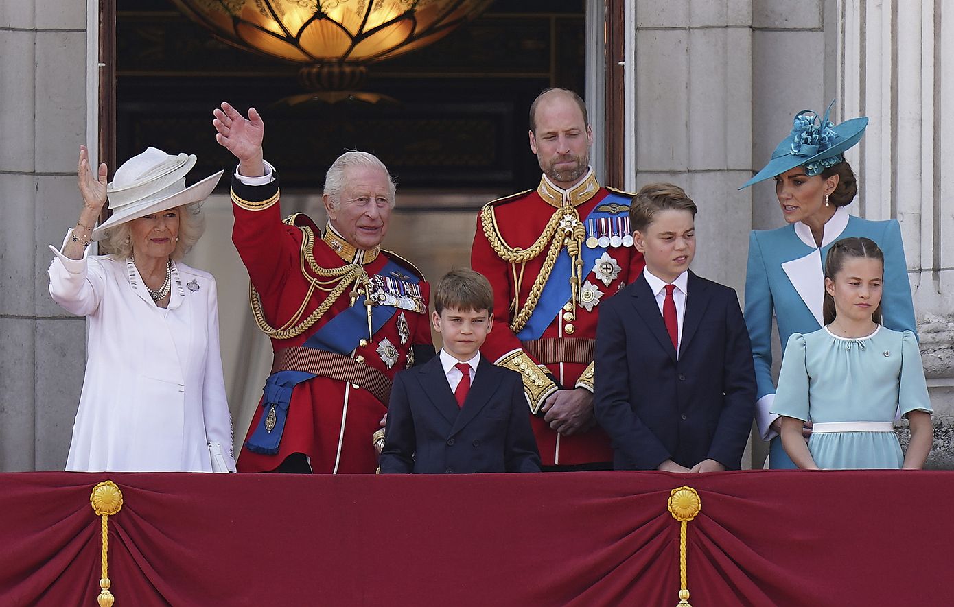 Μεγάλη Βρετανία &#8211; Trooping the Colour: Η εμβληματική παρέλαση για τα γενέθλια του βασιλιά Καρόλου