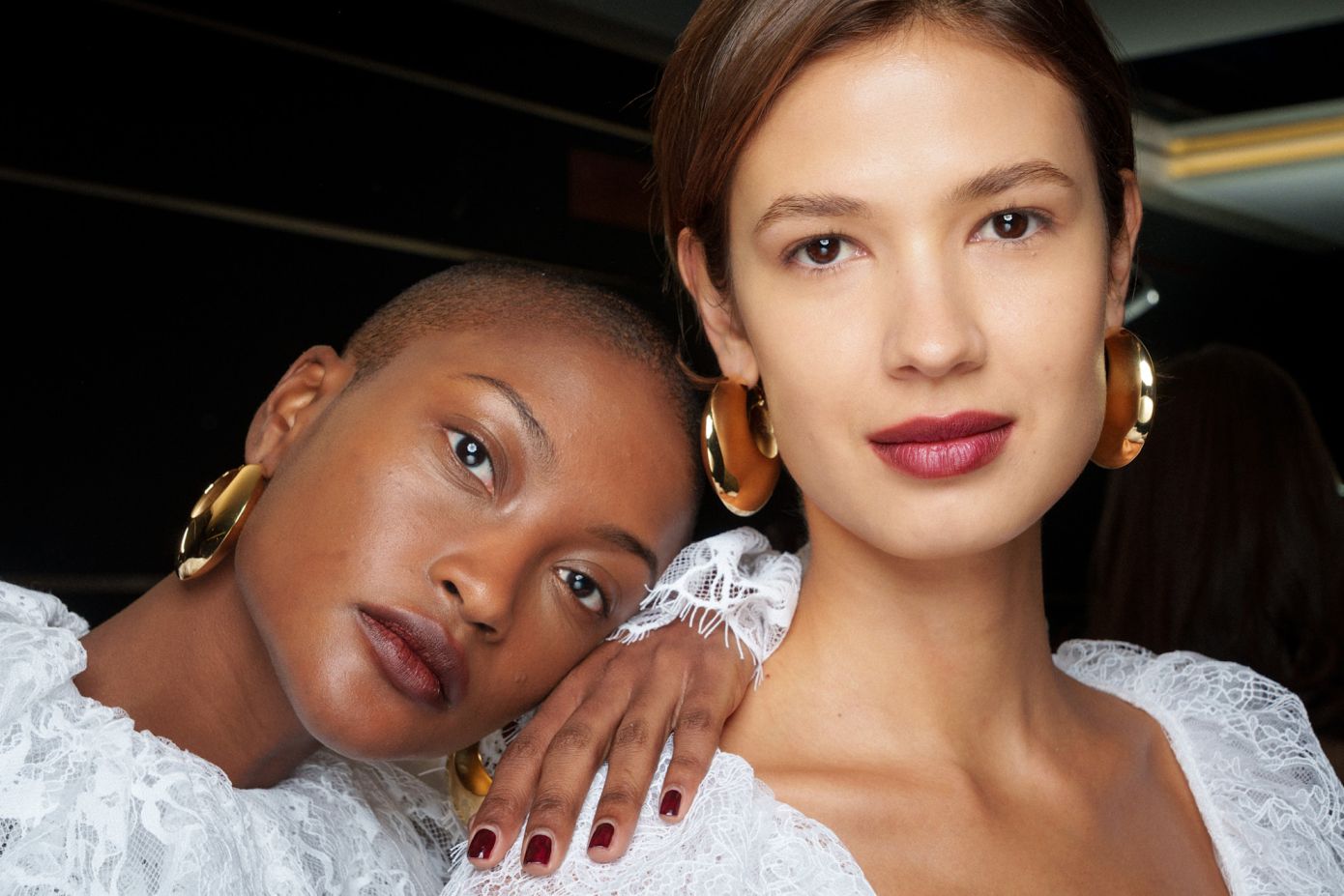 Το skincare upgrade που περιμέναμε: Αυτοί οι δύο οροί σβήνουν ατέλειες και σημάδια γήρανσης