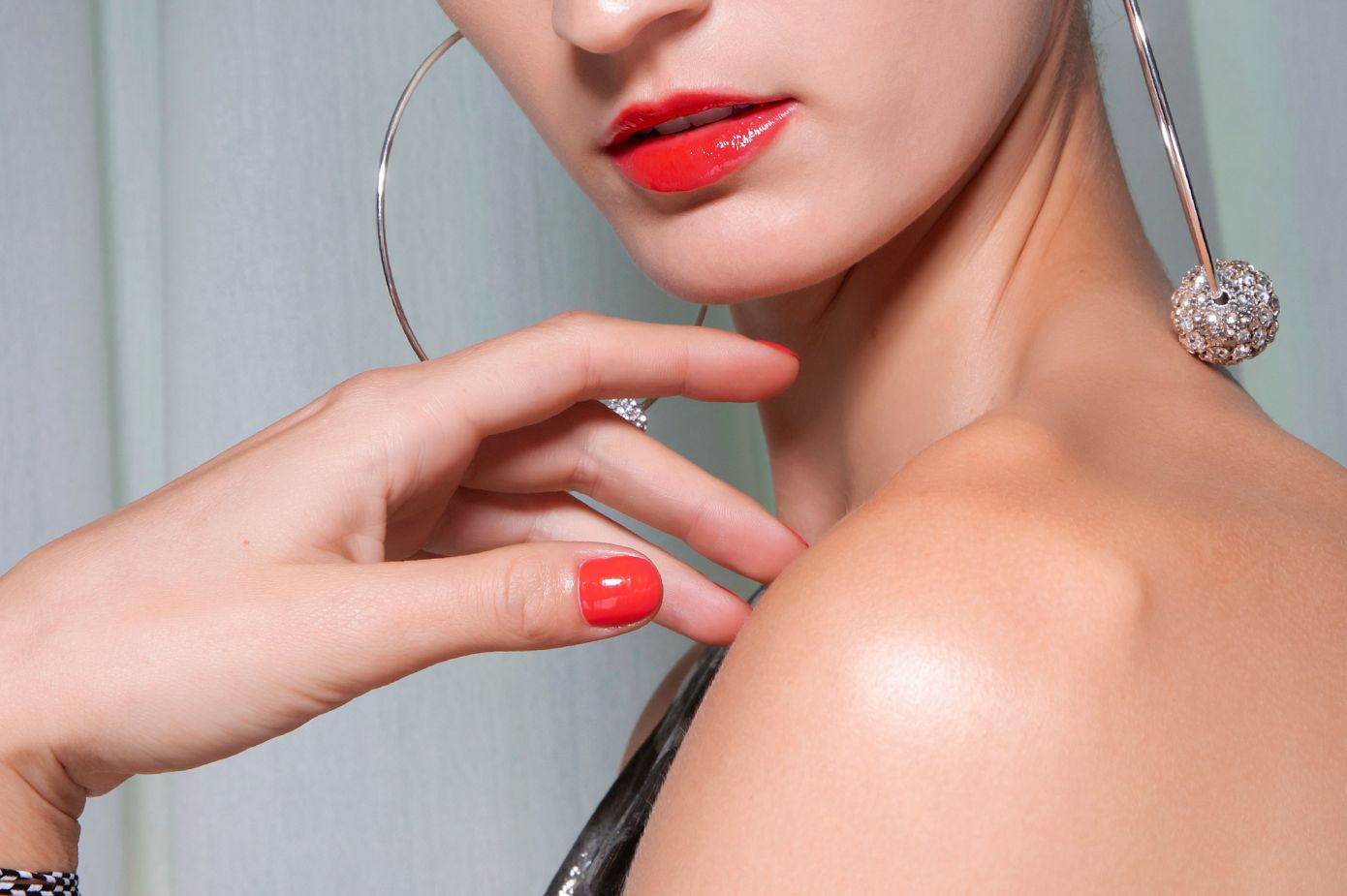 Dots nails: Αν αγαπάτε τα διακριτικά μανικιούρ αυτό θα σας ενθουσιάσει με τα μικρά πουά του