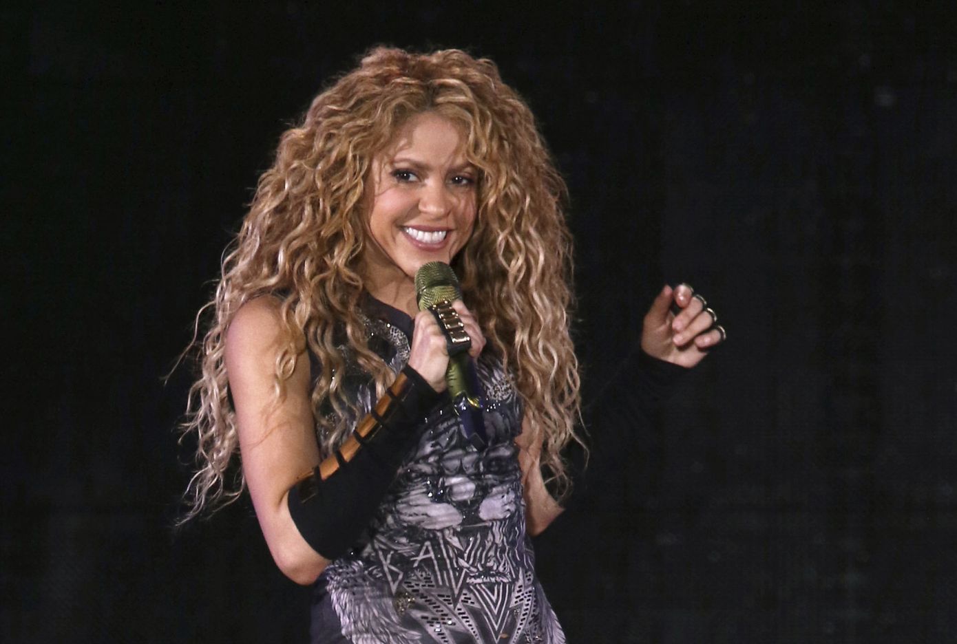 Kαιρός ήταν: Η Shakira λανσάρει τη δική της σειρά προϊόντων περιποίησης μαλλιών