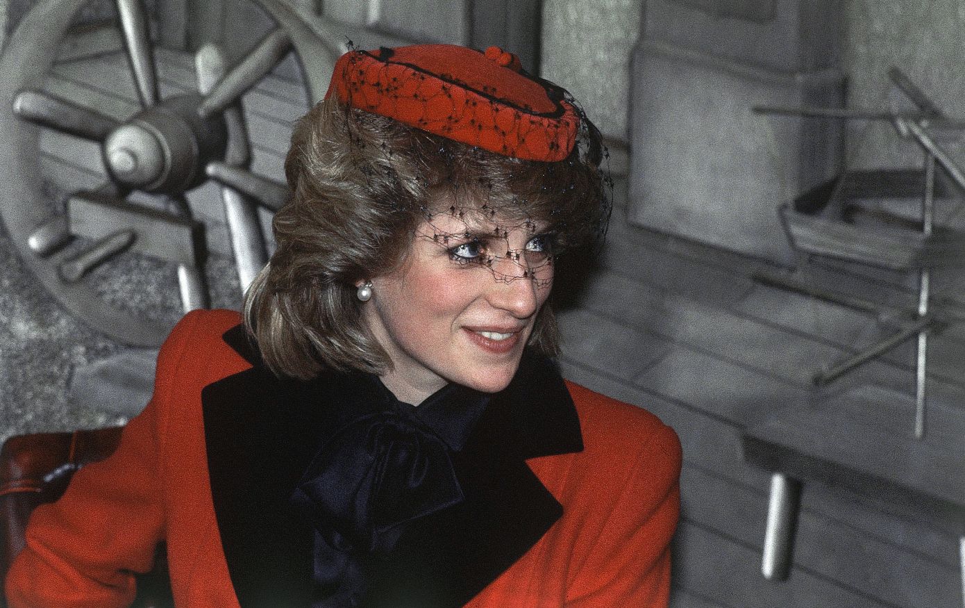 Τι συμβαίνει με τα παλτό της Πριγκίπισσας Diana; Ο συγκινητικός λόγος που δεν βγαίνουν σε δημοπρασία