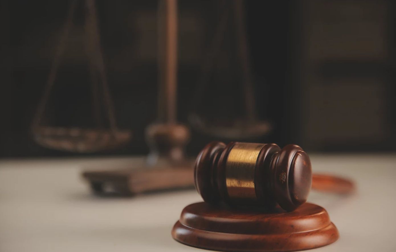 «Η διεκδίκηση 13ου και 14ου μισθού θα μένει διαρκές αίτημα μέχρι την ικανοποίηση του», λέει η Ένωση Δικαστών και Εισαγγελέων