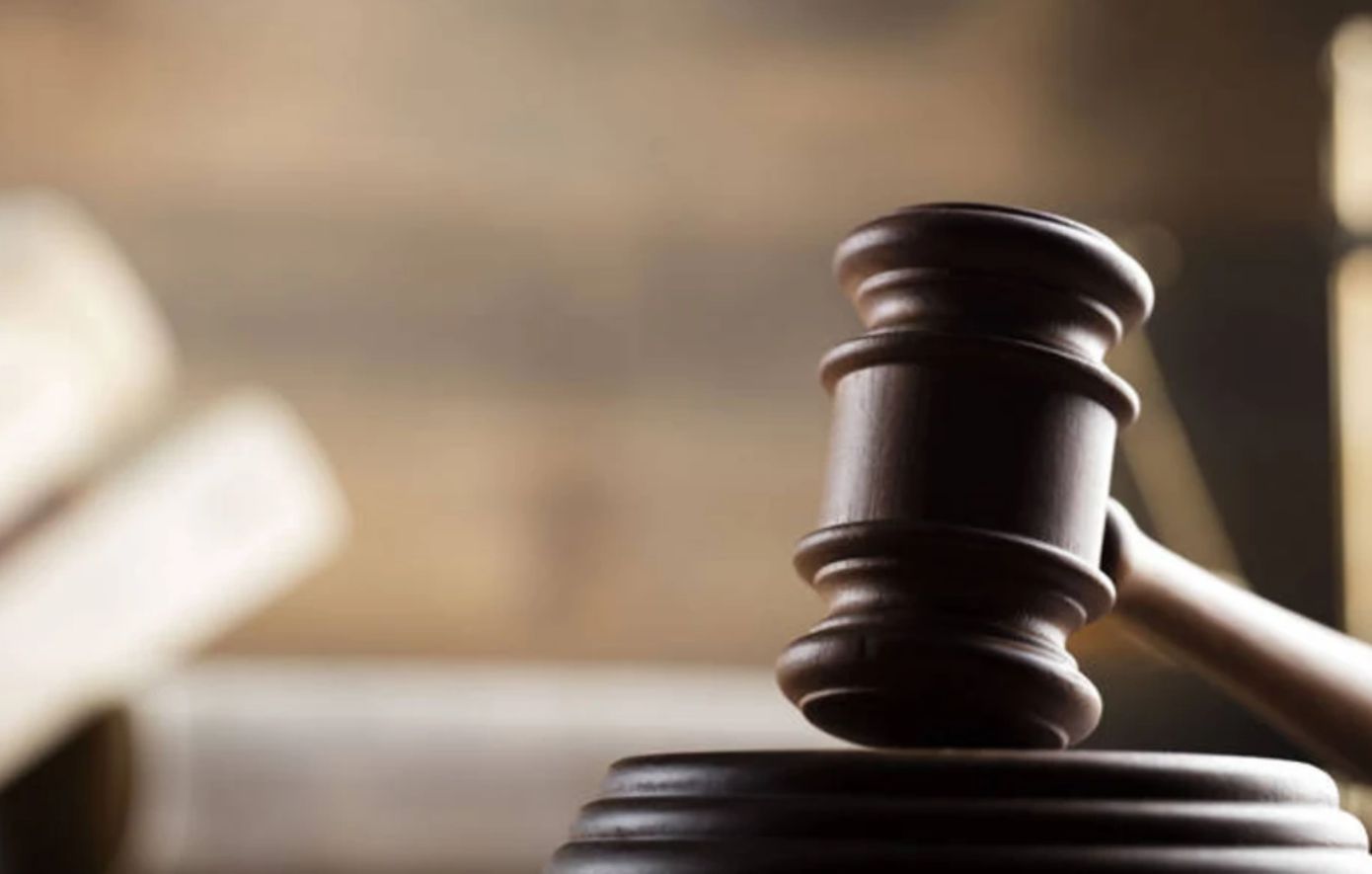 Σοκαριστικές αποκαλύψεις από θύμα επίθεσης με καυστικό υγρό στο Ρέθυμνο: Είχαν πυροβολήσει τον πατέρα του και του έκοψαν τη γλώσσα