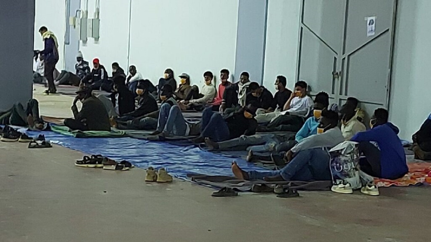 Μεγάλο σκάφος με περίπου 300 μετανάστες εντοπίστηκε νότια των Χανίων &#8211; Στην Παλαιόχωρα η αποβίβασή τους