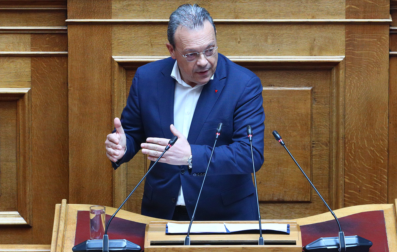 Φάμελλος: Ο Μητσοτάκης προσπαθεί να αποπροσανατολίσει με το μεταναστευτικό