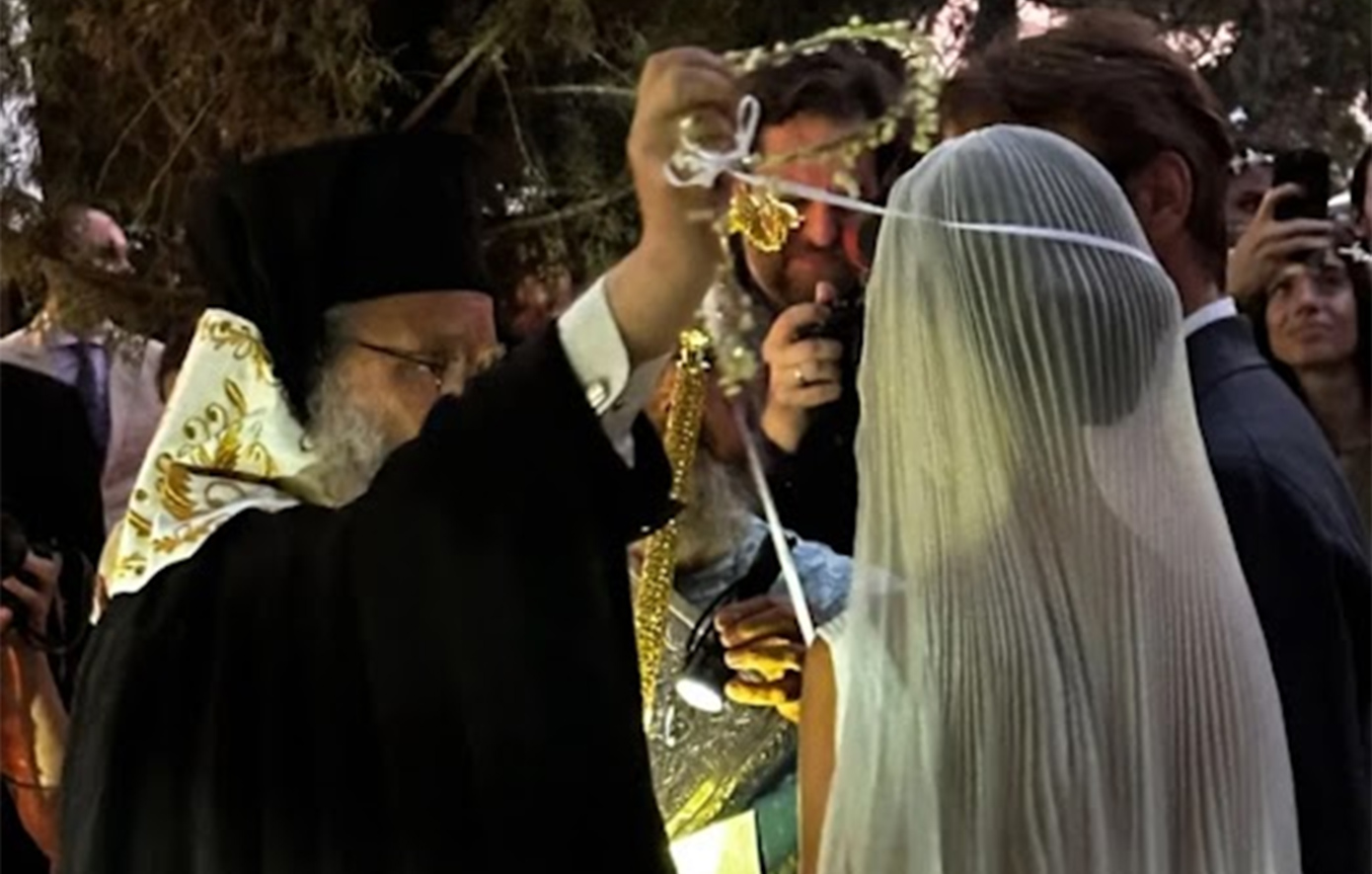Ο Νικόλας Νιάρχος παντρεύτηκε στη Σπετσοπούλα &#8211; Η πρώτη φωτογραφία από τον λαμπερό γάμο