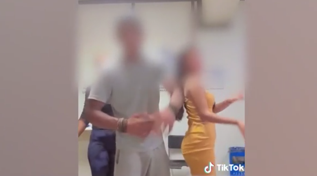 Πήγαν για κατάθεση, έστησαν γλέντι και χόρευαν τσιφτετέλι μέσα στη Γενική Αστυνομική Διεύθυνση Μεσσηνίας &#8211; Δείτε βίντεο