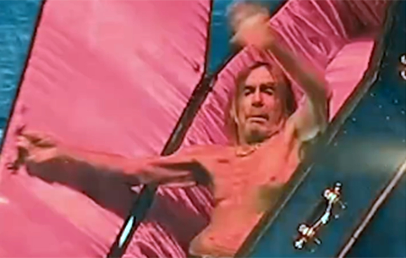 Ο Iggy Pop αποχαιρέτησε το κοινό σε συναυλία του μπαίνοντας σε… φέρετρο &#8211; Δείτε το βίντεο