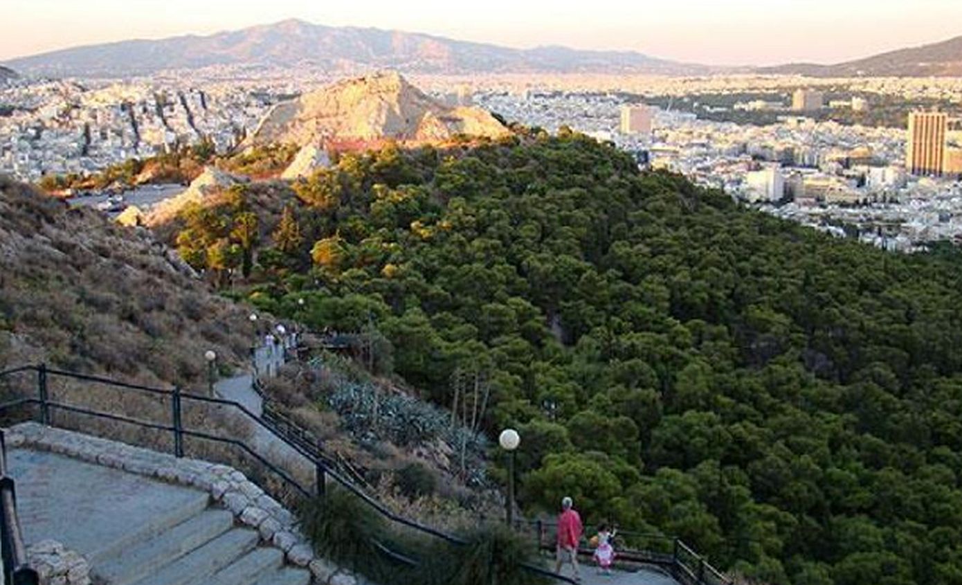 Σε αυξημένη επιφυλακή ο δήμος Αθηναίων λόγω του υψηλού κινδύνου πυρκαγιάς &#8211; Κλείνει από τα μεσάνυχτα ο Λυκαβηττός