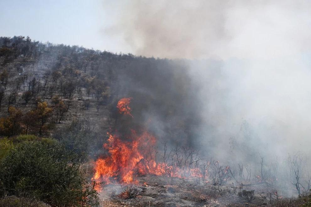 Βελτιωμένη η εικόνα της πυρκαγιάς στο Άνω Σούλι Μαραθώνα &#8211; Συνεχίζουν να επιχειρούν επίγειες και εναέριες δυνάμεις
