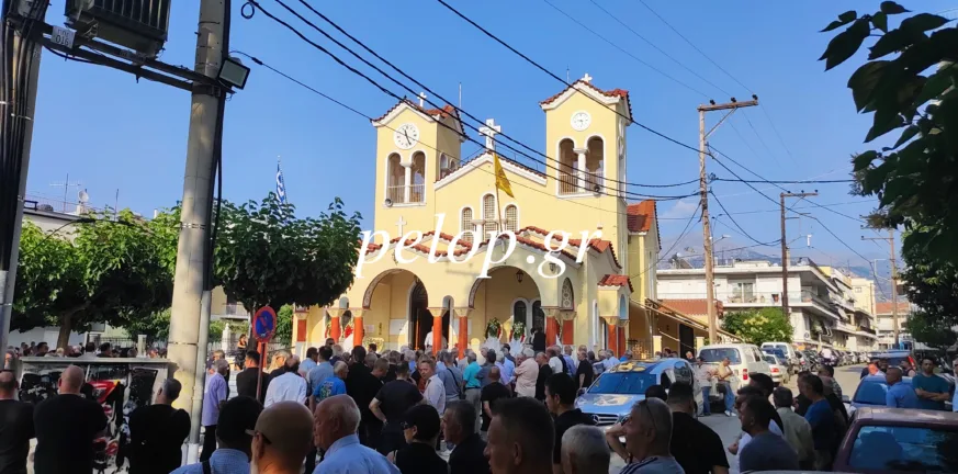 Ράγισαν καρδιές στην κηδεία του μάνατζερ, Ανδρέα Κυριακόπουλου που αυτοκτόνησε στο Σύνταγμα – Ξέσπασε σε κλάματα ο Τσιμίκας