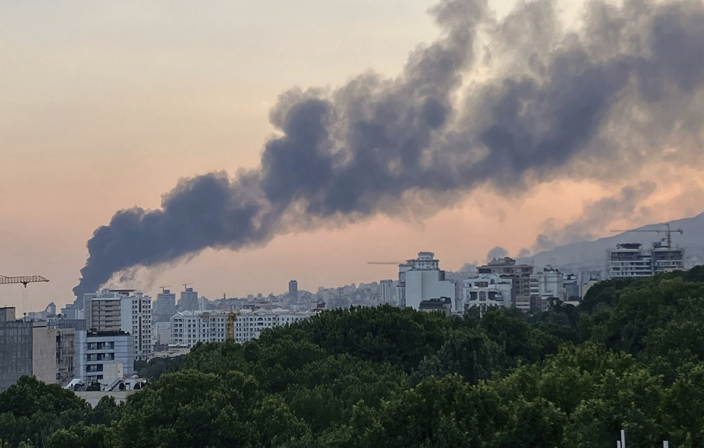 Πυραύλους προς το κεντρικό Ισραήλ εκτόξευσε η Τεχεράνη &#8211; Στο δυτικό Ιράν επιτέθηκε το Τελ Αβίβ: Οι εξελίξεις λεπτό προς λεπτό