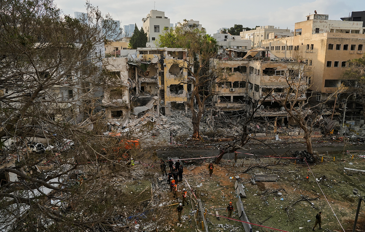 «Οι κάτοικοι της Τεχεράνης θα πληρώσουν το τίμημα» &#8211; 4η ημέρα της φονικής σύγκρουσης,  Ισραήλ και Ιράν κλιμακώνουν τις επιθέσεις &#8211; Όλες οι εξελίξεις λεπτό προς λεπτό