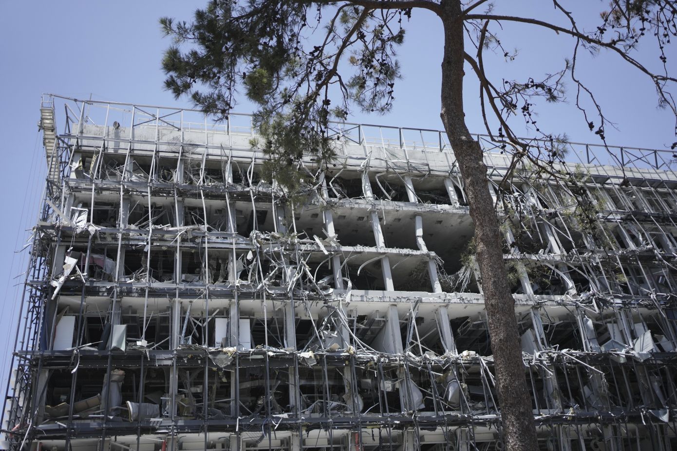 O Χαμενεΐ «δεν μπορεί να συνεχίσει να υπάρχει» &#8211; Οργή στο Ισραήλ μετά τη νέα ομοβροντία ιρανικών πυραύλων: Οι εξελίξεις λεπτό προς λεπτό
