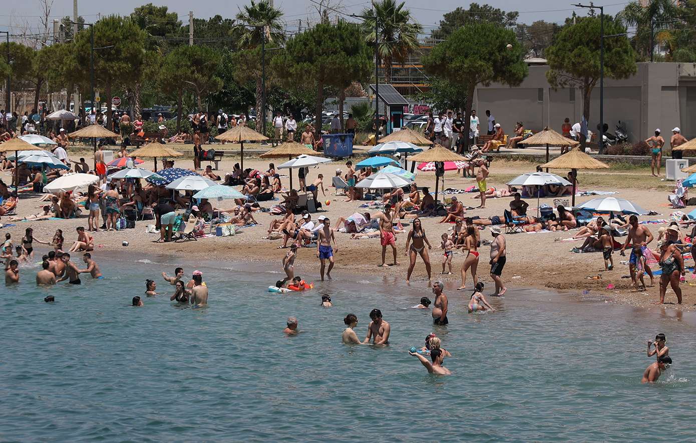 Καμίνι η χώρα: Ο καύσωνας κορυφώνεται σήμερα με 41άρια
