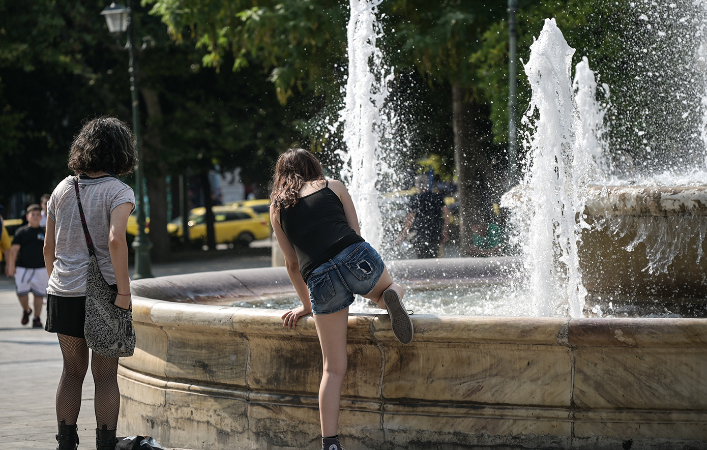 Έρχεται καύσωνας με θερμοκρασίες έως 42 βαθμούς – Προειδοποίηση Καλλιάνου για θερμό κύμα από την Τετάρτη