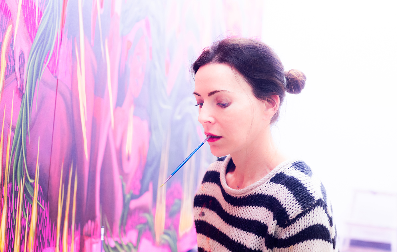 Η Στέλλα Καπεζάνου ταξιδεύει στην Κύπρο με τη νέα της έκθεση «Pretty Little Crimes»