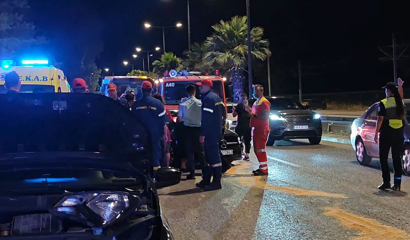 Μεγάλη καραμπόλα επτά αυτοκινήτων στην Ποσειδώνος &#8211; Κυκλοφοριακό χάος στο ύψος της Αλίμου προς Πειραιά