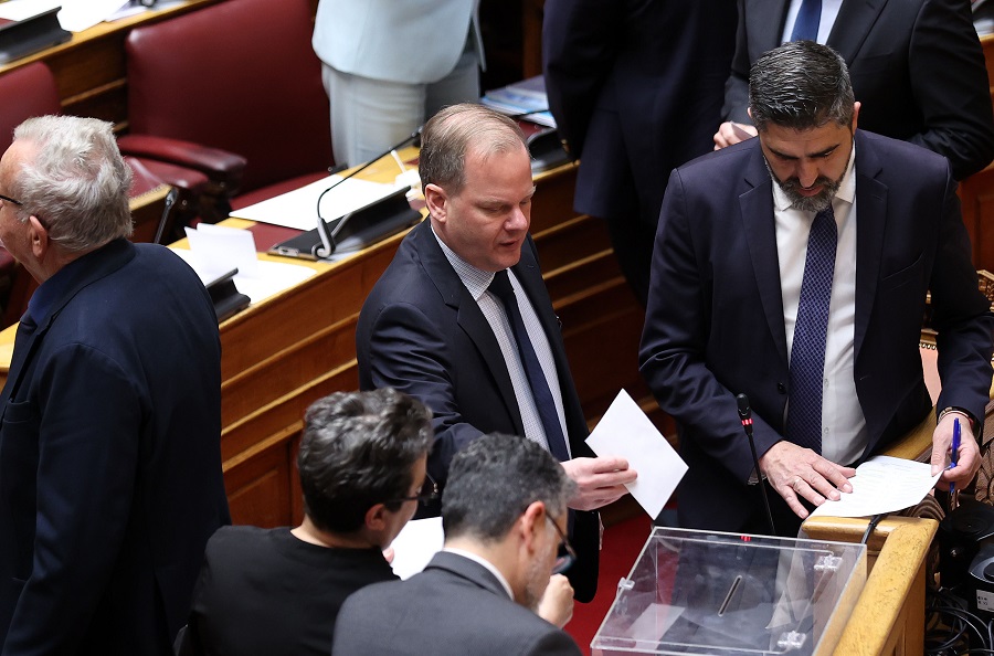 Τα τηλεφωνήματα του Αχιλλέα Καραμανλή | Το πρόσωπο που ενώνει την κεντροαριστερά | Το ΣΔΟΕ σε Φιλοθέη | Οι συζητήσεις για την πώληση του Πύργου Πειραιά