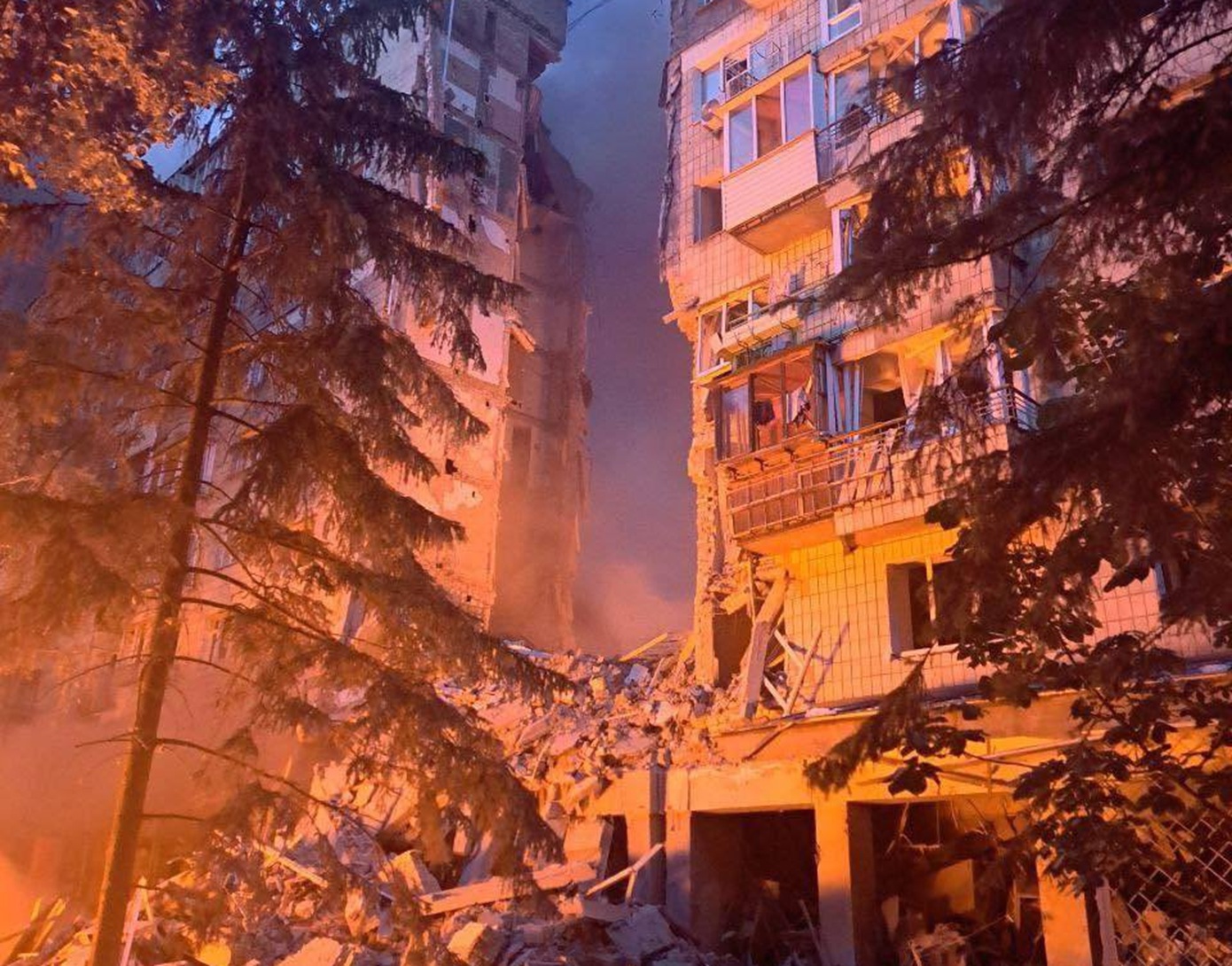 Νεκρός Αμερικανός και 16 τραυματίες από ρωσική αεροπορική επιδρομή στο Κίεβο