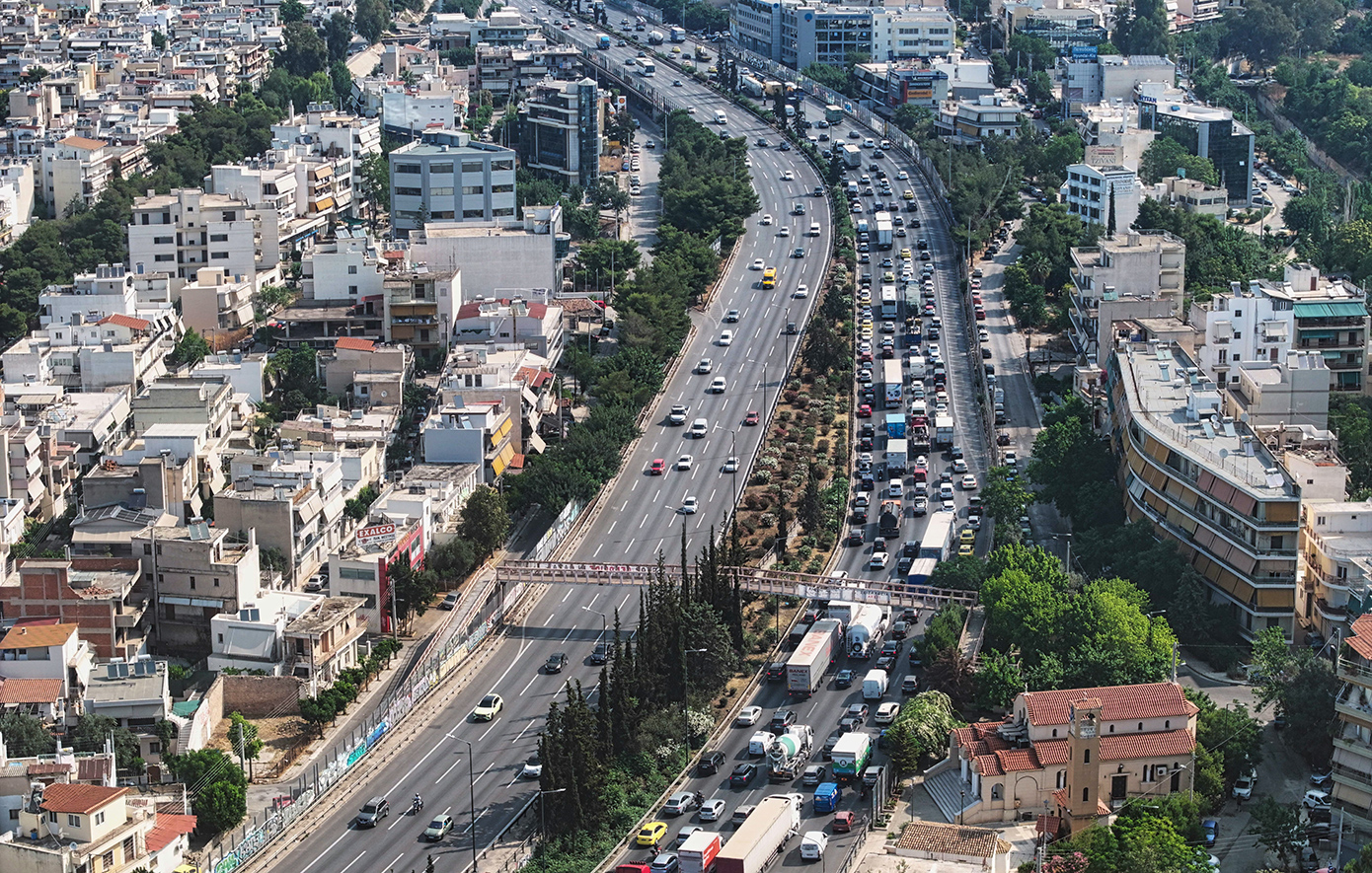 Κίνηση τώρα: Χάος στους δρόμους – Μποτιλιαρισμένος ο Κηφισός, ακινητοποιήθηκε όχημα