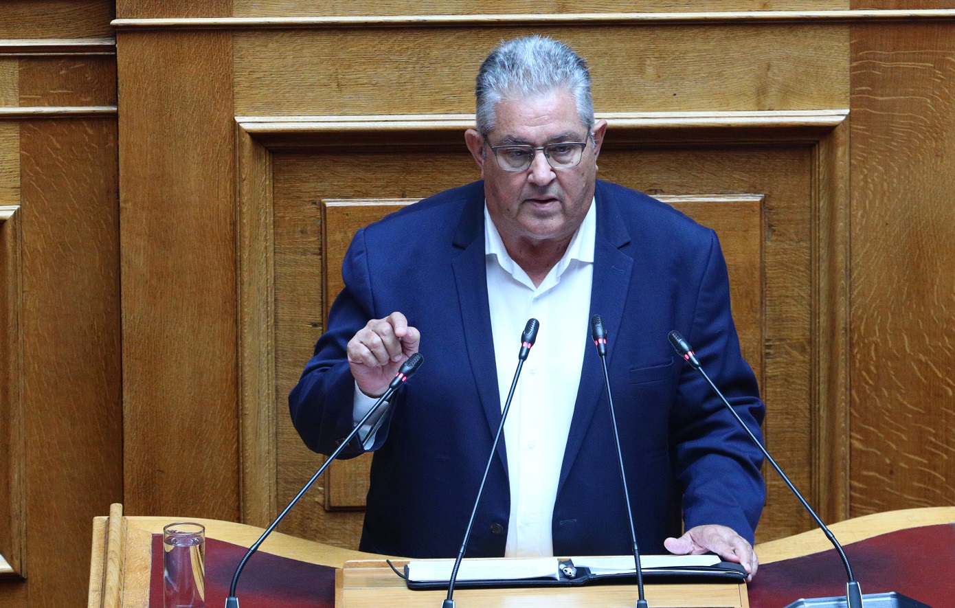Κουτσούμπας στη Βουλή: Πρόταση – «πλυντήριο» είναι αυτή που κατέθεσε η ΝΔ για τον Κώστα Αχ. Καραμανλή